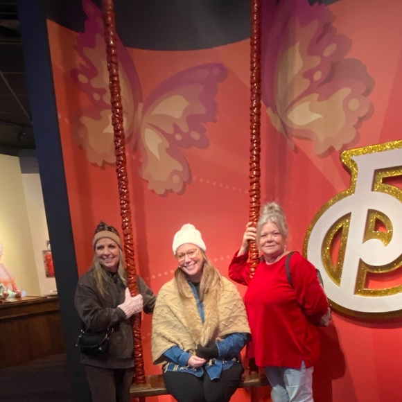 Swanky is live! FRESH items - Picture 2 of 15